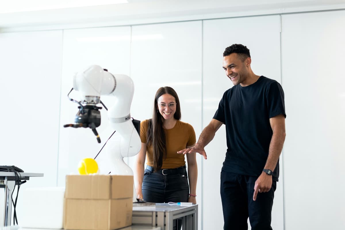 Autonomous AI Agent Content Management: 3 Stages From Copilot to Full Autonomy